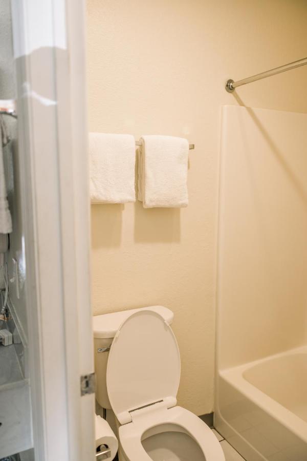 Exclusive Quarters Motel Cleveland Dış mekan fotoğraf
